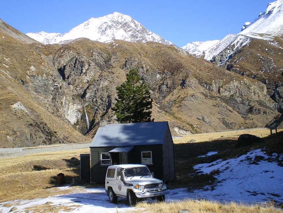 Hunting hut, Lake Hawea.