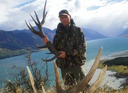 Lake Hawea Hunting Safaris - Gold Medal Shed Hunt.  Click for full details regarding this package.